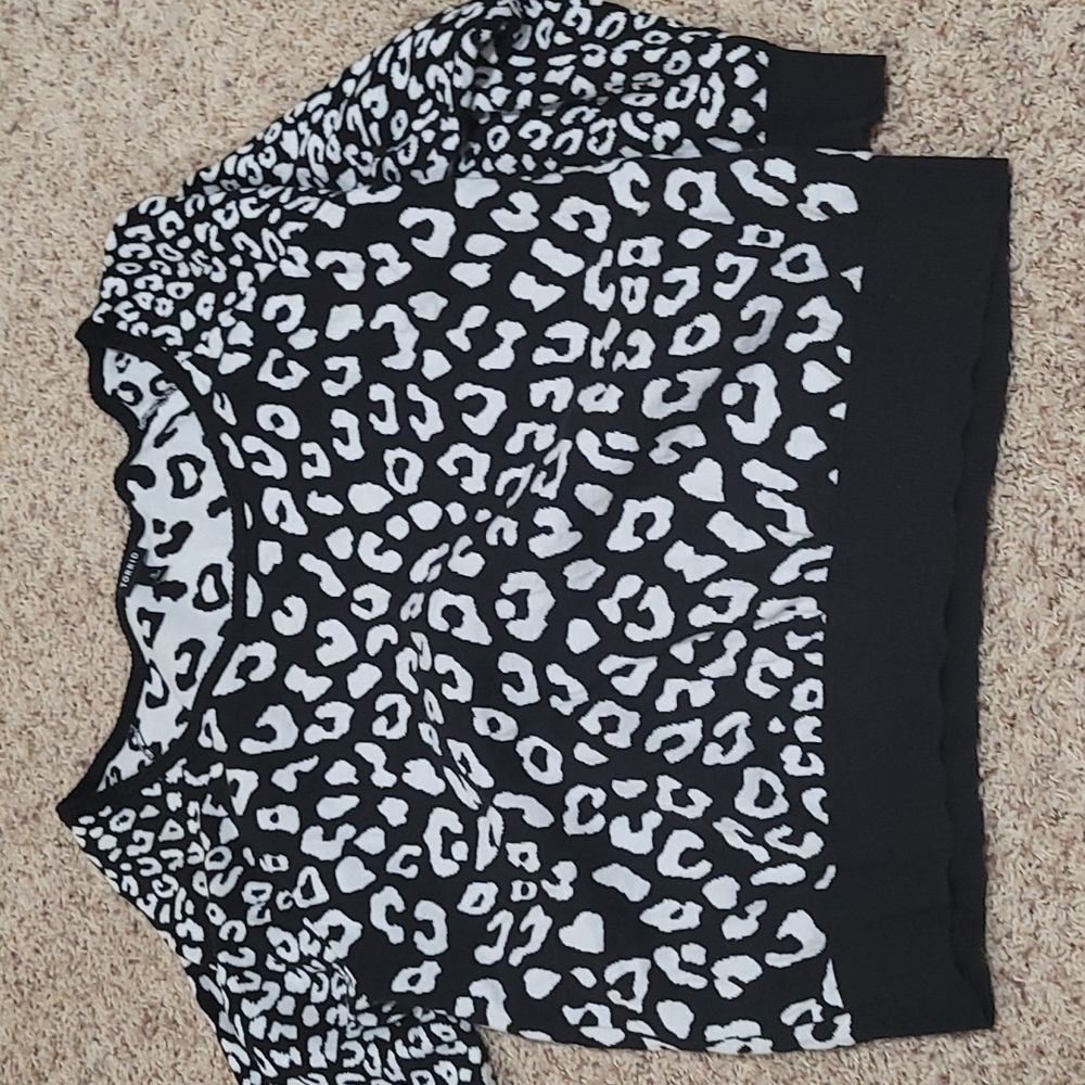 Black and white size 3 torrid sweater